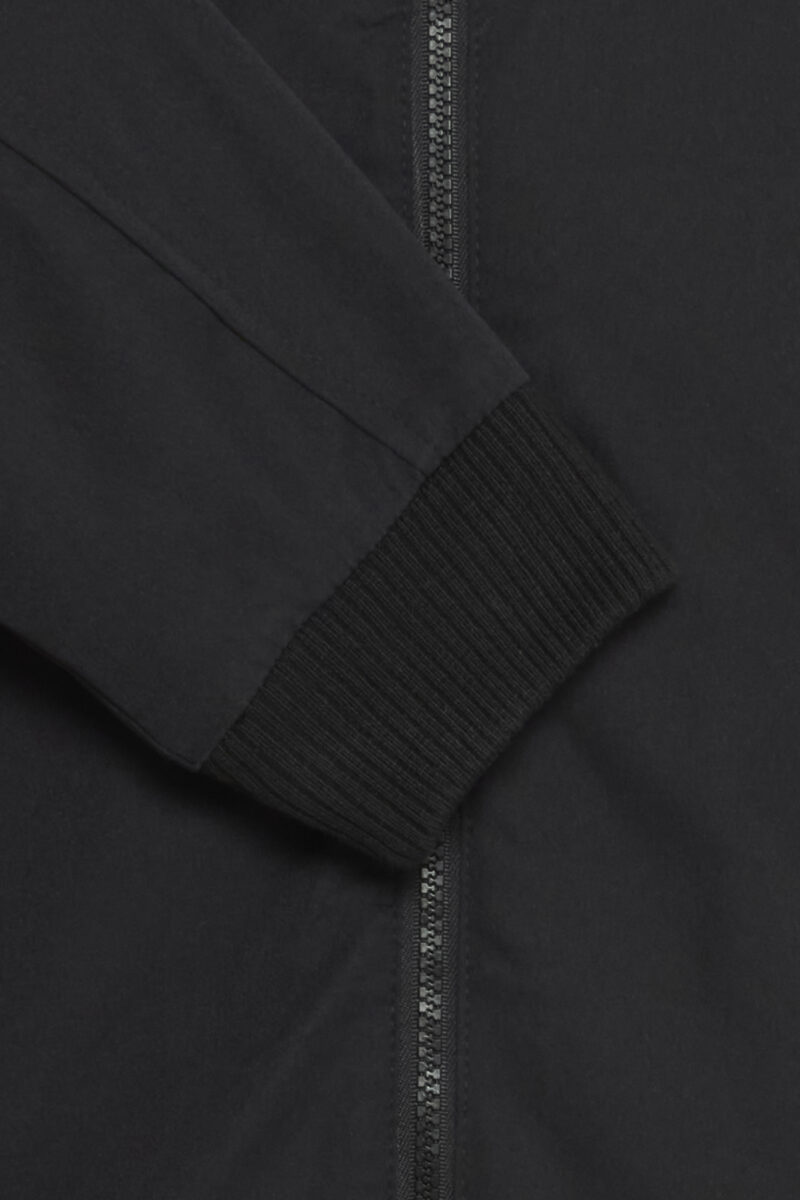 Μαύρο καλοκαιρινό μπουφάν σε κανονική γραμμή BLEND COMPANY