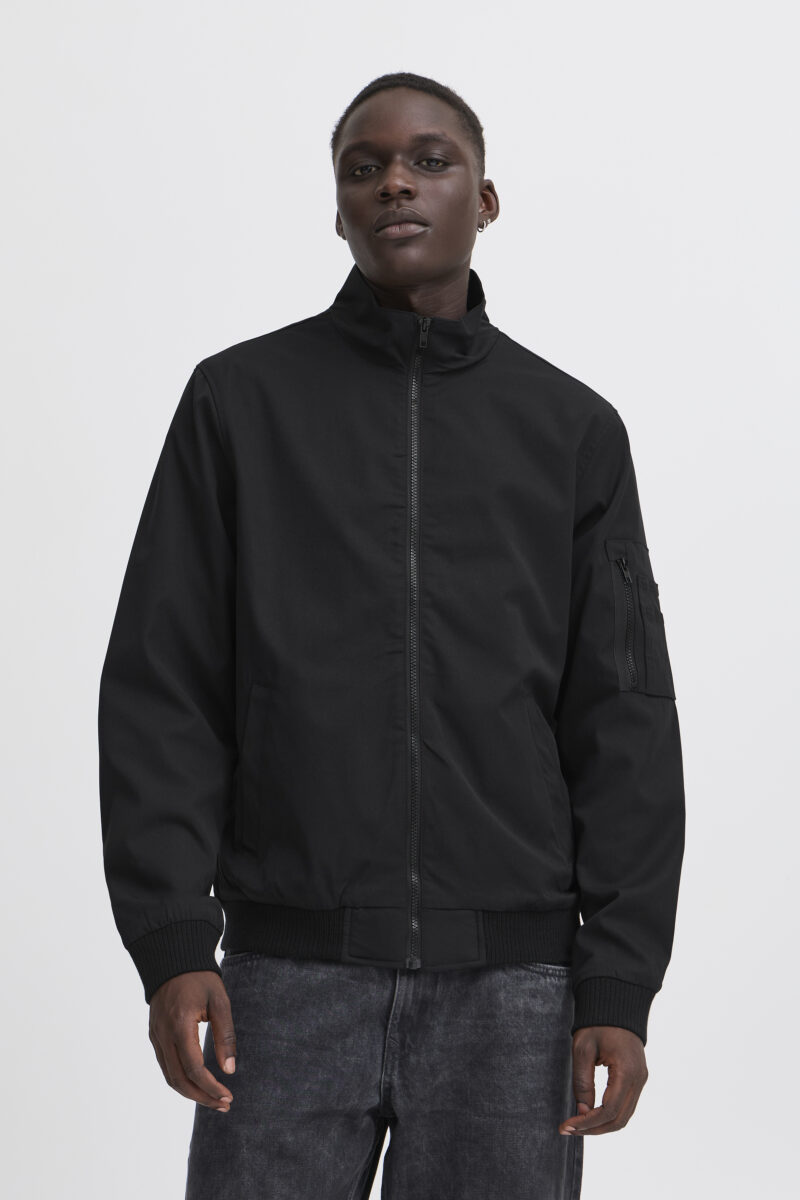 Μαύρο καλοκαιρινό μπουφάν σε κανονική γραμμή BLEND COMPANY